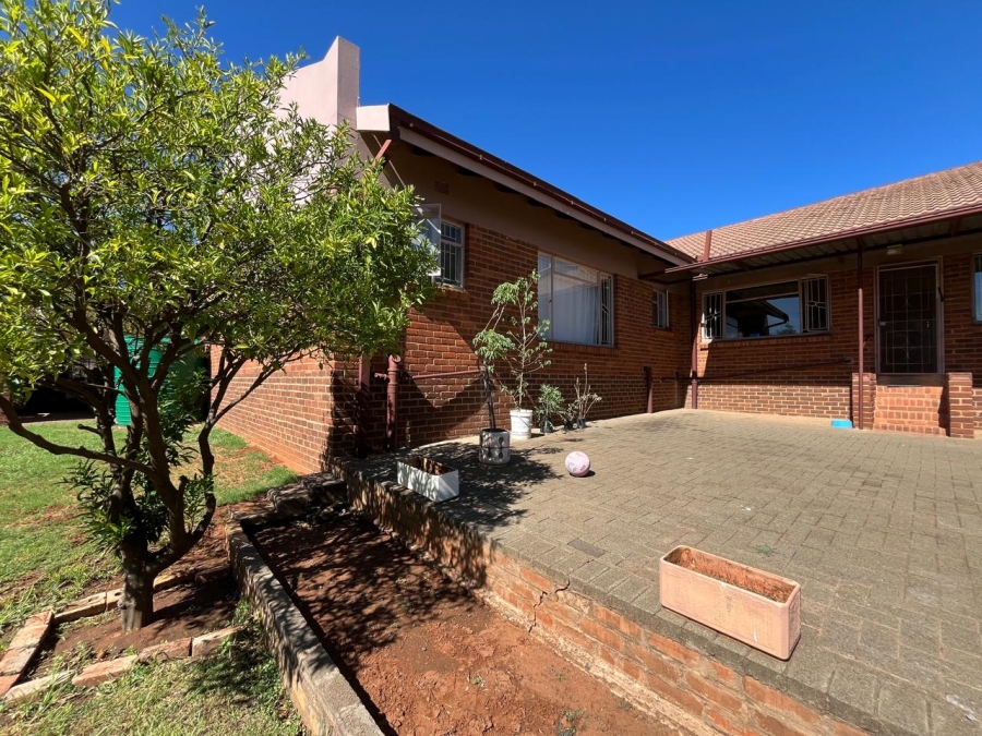 4 Bedroom Property for Sale in Langenhovenpark Free State